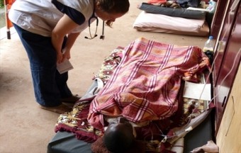 MSF atende ferido em Bangui | IKMR