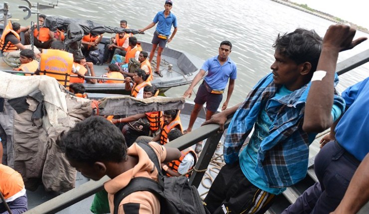 Autoridades australianas não deixam refugiados desembarcarem